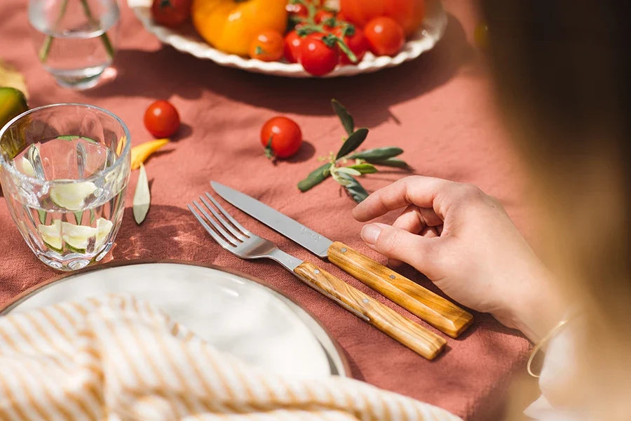 Opinel La Table Au Soleil Set – 4 Sylve Forks & 4 Bon Appetit Knives – Olivewood